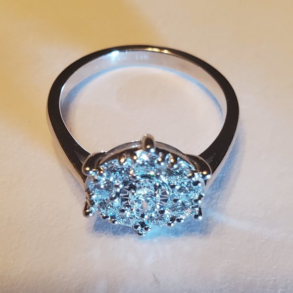 The brand new, beautiful design 14K white gold diamond ring - Picture 3 of 7